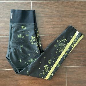 Ultracor crop tight size Small NWOT